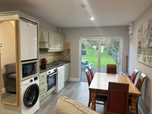 Kuchyň nebo kuchyňský kout v ubytování The Robins Rest