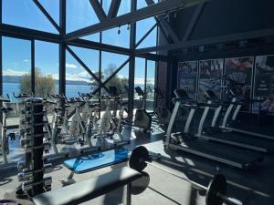 Fitnesscentret og/eller fitnessfaciliteterne på Departamento con acceso directo a una playa exclusiva