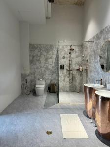 Koupelna v ubytování Rocka Villa Maenam + 81 fotografií