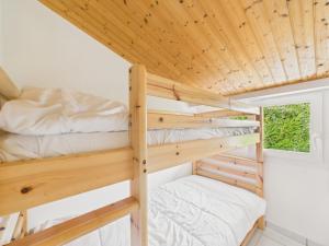 Maison de campagne pour 6 في Commequiers: سريرين بطابقين في منزل صغير +43 صورة