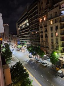 uitzicht op een straat met gebouwen bij kirahome in Buenos Aires