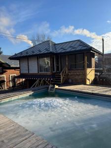 Bazén v ubytování Живописні карпати люкс nebo v jeho okolí