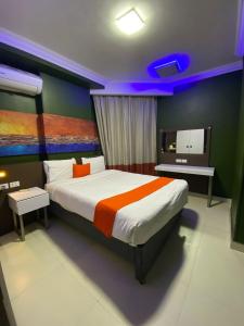 Postel nebo postele na pokoji v ubytování Nile Plaza Suites