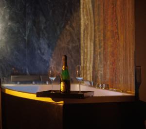 Φωτογραφία από το άλμπουμ του Suite Dark Luxe - Écran géant de cinéma et jacuzzi  +12 φωτογραφίες