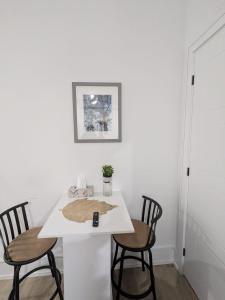 Fotografie z fotogalerie ubytování Brand New Private Unit with Parking, Steps to TTC, 15 Minutes to Downtown v destinaci Toronto