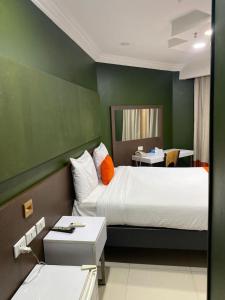 Postel nebo postele na pokoji v ubytování Nile Plaza Suites