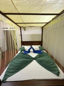 En eller flere senge i et værelse på Dimuthu Cottage Hiriketiya