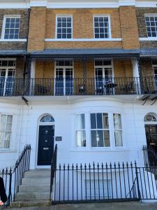 Facaden eller indgangen til Ramsgate Retreats at Latimer House