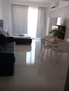 Khu vực ghế ngồi tại condo with garden view