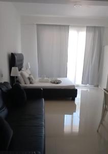 Khu vực ghế ngồi tại condo with garden view