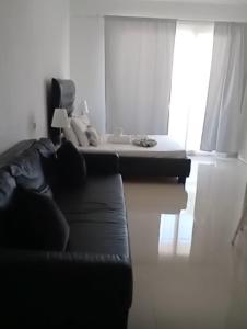 Khu vực ghế ngồi tại condo with garden view