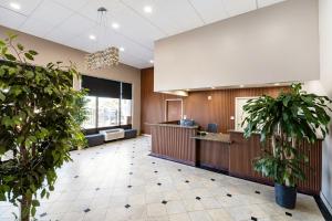 an office lobby with a reception desk and plants at The Prime Suites, Vallejo - Napa Valley and Six Flags Discovery Kingdom in Vallejo