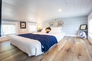 a bedroom with a large bed in a room at Hagrid's Hut - Harry Potter Riverfront Experience in New Richmond