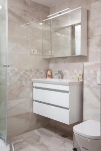 Ένα μπάνιο στο Nykolas +20 φωτογραφίες