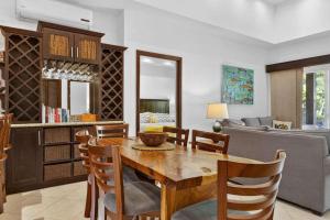 O zonă de relaxare la Roca Blanca -Private Pool- Near To Conchal & Flamingo Beach