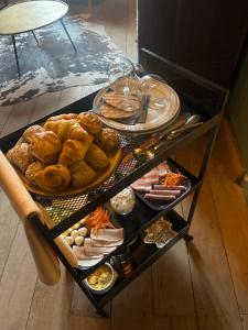 arolley filled with different types of bread and pastries at 'T Rood Kasteel in Hasselt