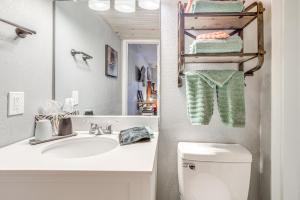 Ένα μπάνιο στο 1 Mi to Ruidoso Winter Park! Studio with Pool Access +16 φωτογραφίες