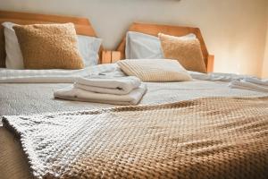 Ένα ή περισσότερα κρεβάτια σε δωμάτιο στο Rogo Chalet