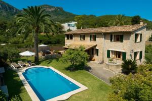 een villa met zwembad voor een huis bij Sa Finqueta, Luxury Elegant Mansion with breathtaking views of Soller in Sóller