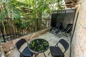 En balkon eller terrasse på Moses Luxury apartments 36 b