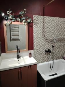 Koupelna v ubytování Les Chambres Postales - Halte Ressourçante Occitanie