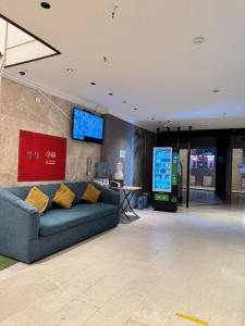 a living room with a couch and a tv at Hayat Al madinah Hotel فندق حياة المدينة in Al Madinah +36 photos
