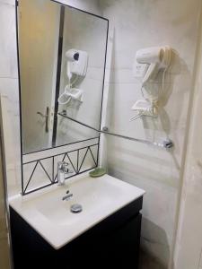 Ένα μπάνιο στο La perle de la marsa