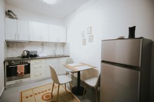 Kuchyň nebo kuchyňský kout v ubytování Villa Reve de Tirana