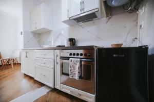 Kuchyň nebo kuchyňský kout v ubytování Villa Reve de Tirana + 31 fotografií