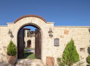 een ingang naar een stenen gebouw met een boog bij Nicole Villa I "Free" Heated Pool, Village Escape in Embrósneros +26 foto's