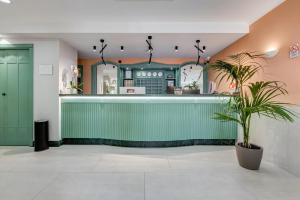 Lounge nebo bar v ubytování Romoli Hotel