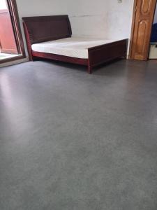 Ένα ή περισσότερα κρεβάτια σε δωμάτιο στο Heart of Abu Dhabi City - A City View Stay with Balcony Room