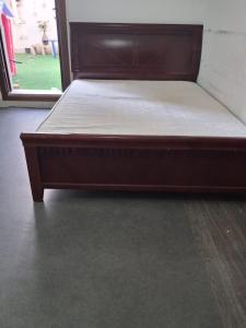 Ένα ή περισσότερα κρεβάτια σε δωμάτιο στο Heart of Abu Dhabi City - A City View Stay with Balcony Room