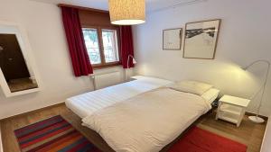 a bedroom with a large bed in a room at Superbe appartement avec 2 chambres avec vue imprenable sur les Alpes in Crans-Montana