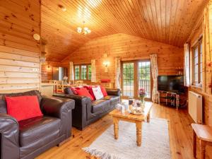 a living room with leather couches and a tv at 4 Bed in Higher Clovelly 00356 in Clovelly