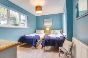 Postel nebo postele na pokoji v ubytování 2 Bed in Looe oc-l10082