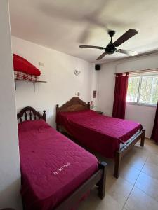 En eller flere senge i et værelse på Hotel Stylo