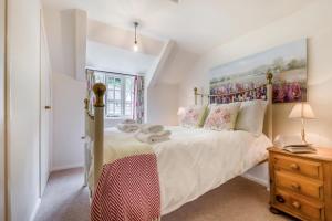 a bedroom with a bed and a painting on the wall at 2 Bed in Looe oc-l30015 in Lansallos