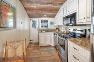 Kuchyň nebo kuchyňský kout v ubytování 416 Union - Compound