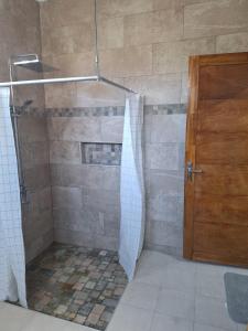 Ένα μπάνιο στο 1 Bedroom Apartment on ground floor with access to swimming pool +6 φωτογραφίες