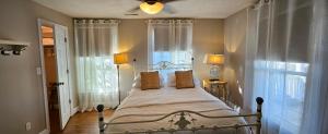 a bedroom with a bed in a room with windows at Barclay Cottage Inn in Virginia Beach +30 photos