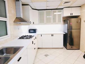 Køkken eller tekøkken på La Vista Home Stay with Parking + 32 billeder