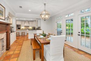 Køkken eller tekøkken på 208 Devonwood Drive