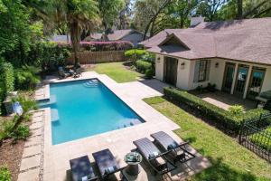 Swimmingpoolen hos eller tæt på 208 Devonwood Drive