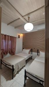 En eller flere senge i et værelse på Serenity house Spiatza