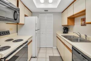 Foto dalla galleria di Beach Club #107 a East End