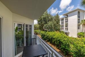 Foto dalla galleria di Beach Club #107 a East End