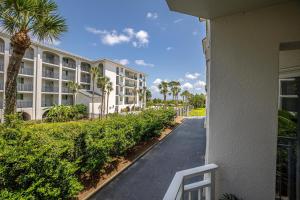 Foto dalla galleria di Beach Club #107 a East End