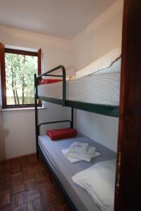 Двуетажно легло или двуетажни легла в стая в Apartments Duomo
