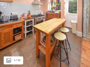 Kuchyň nebo kuchyňský kout v ubytování Seaside & Lake District Retreat